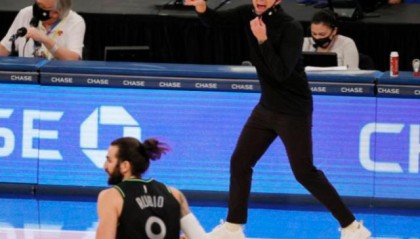 开云体育官网-狼队联盟垫底紧急撤换桑德斯 利拉德为一人鸣不平