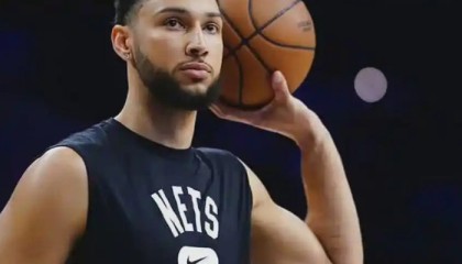 西蒙斯状元出道，生涯也没什么大伤，为何就是打不出来呢？|尼古拉-约基奇|费城76人队|本-西蒙斯|nba|76人_新浪体育_新浪新闻