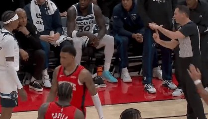 开云体育下载-贾巴里-史密斯抱怨裁判吃T，火箭暂时落后森林狼9分